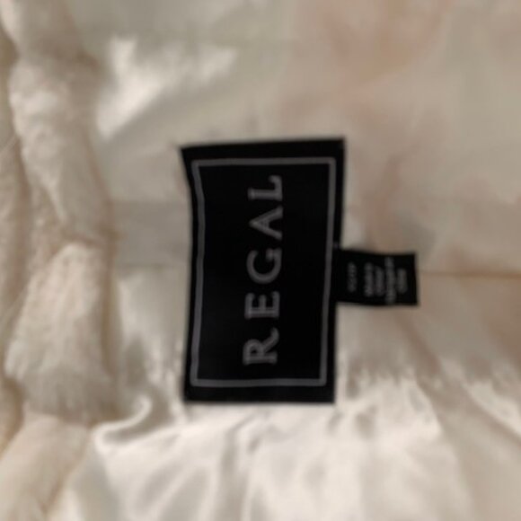 Regal Creme Faux Fur - Picture 3 of 4
